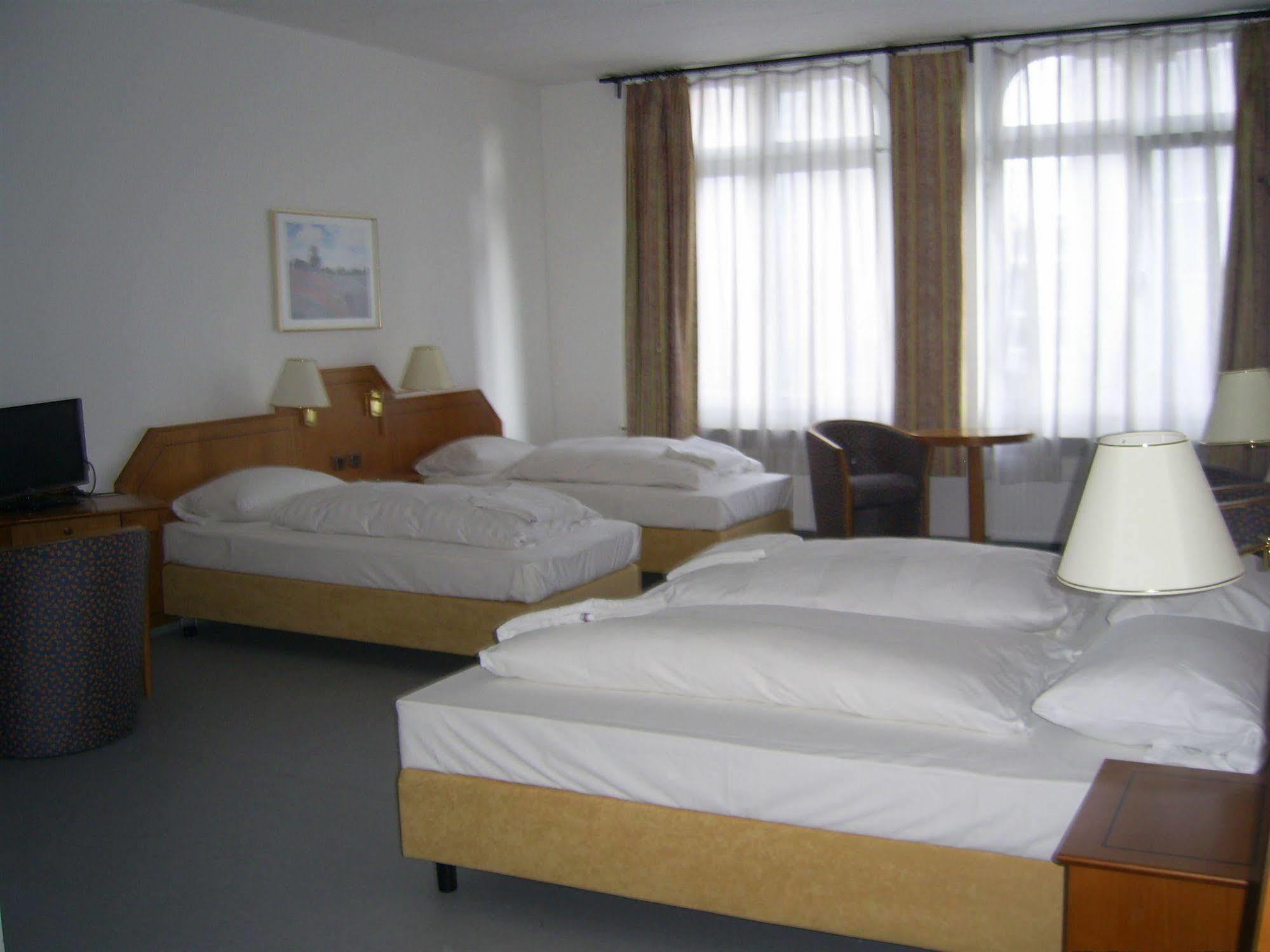Willy Hotel Frankfurt Fráncfort del Meno Exterior foto